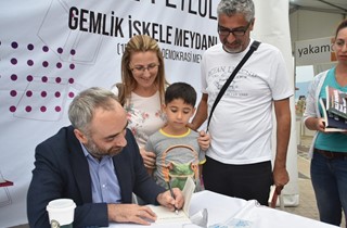 Kitap Fuarı’nda “Türkiye’nin Demokrasi Sorunu” söyleşisi yapıldı